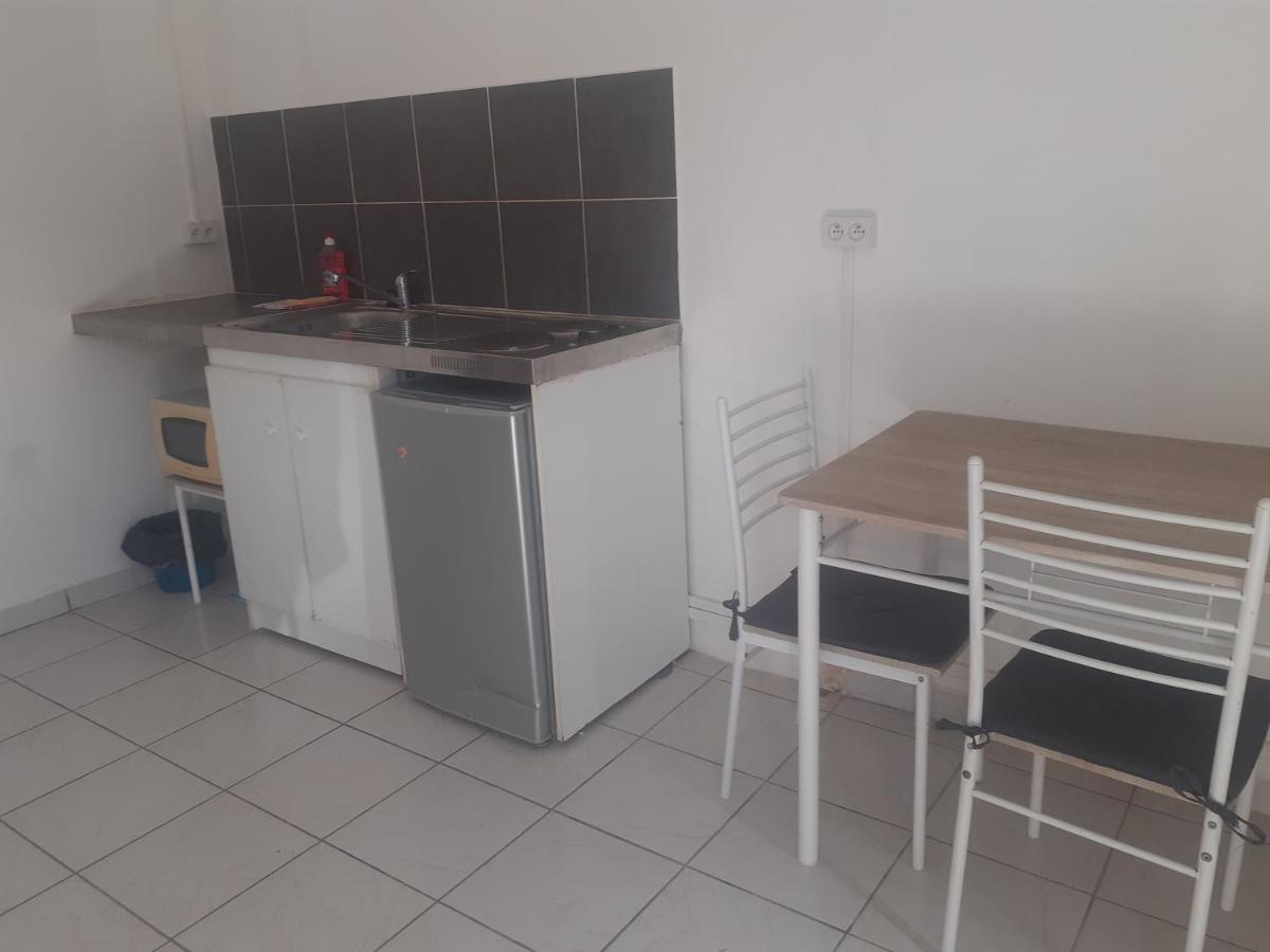 Petit Studio Kourou Luaran gambar