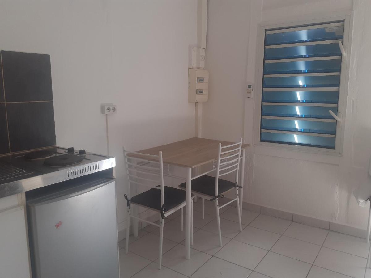 Petit Studio Kourou Luaran gambar